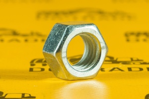 Гайка болта крепления зубьев JCB 1340/0401Z